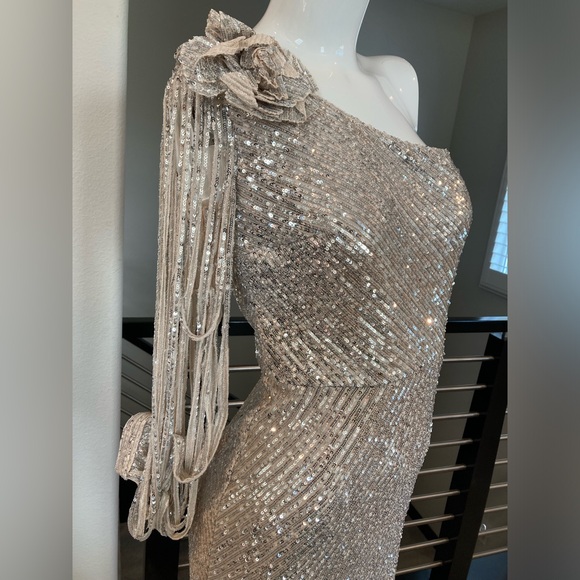 New elegant dress - Picture 4 of 8